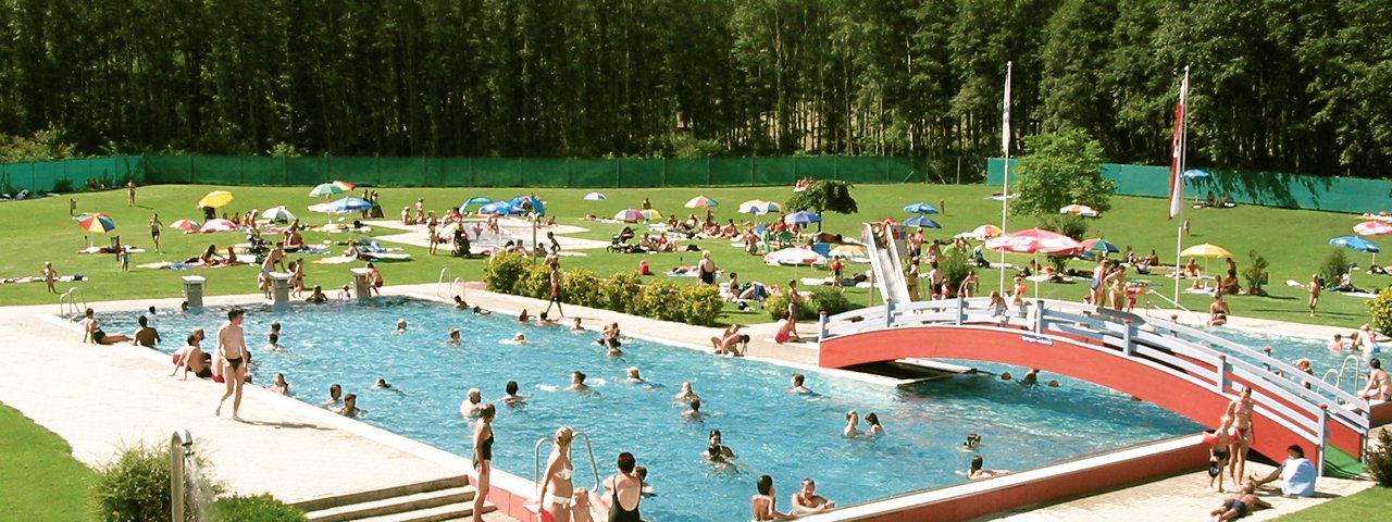 Matreier Schwimmbad gesehen vom Buffet aus