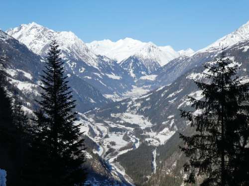 Blick ins winterliche Iseltal